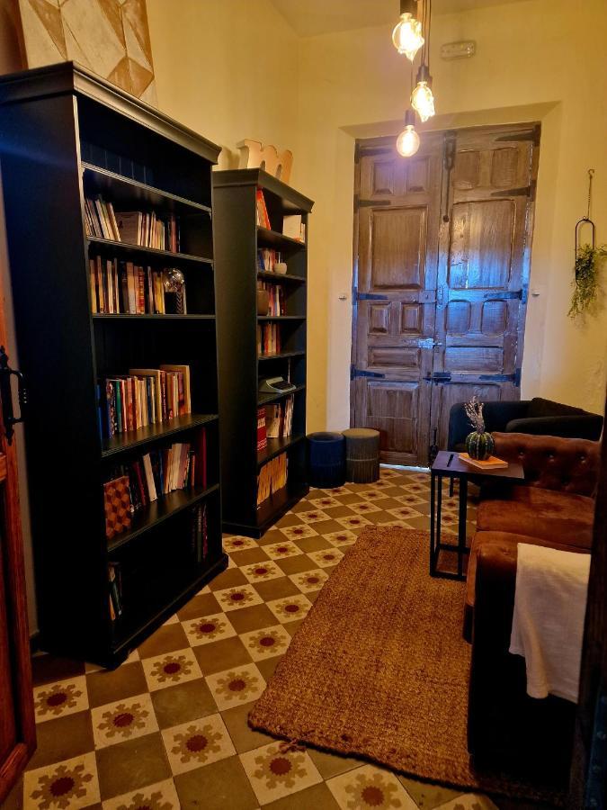 Hostal La Colonial マドリガル・デ・ラ・ベラ エクステリア 写真
