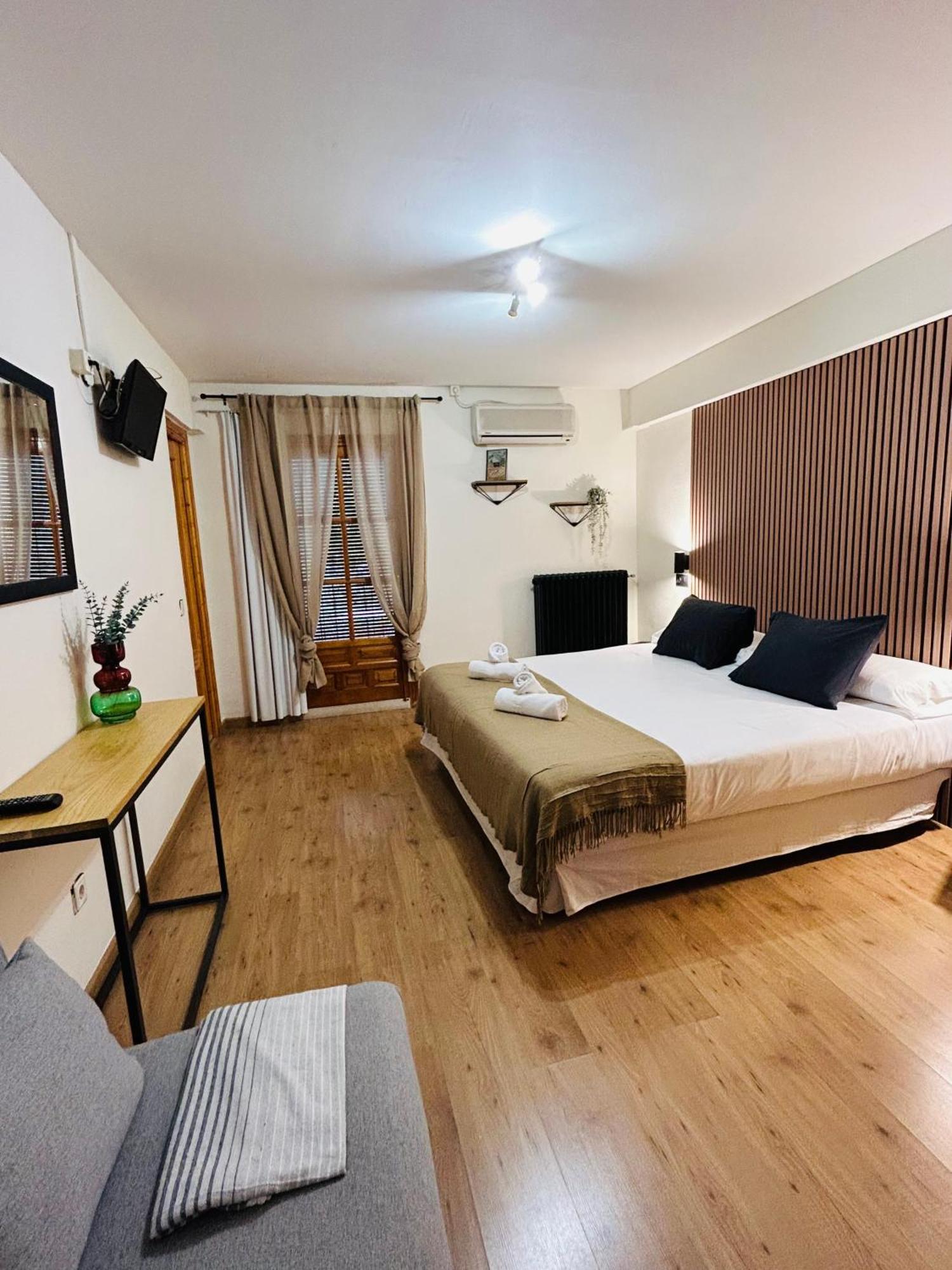 Hostal La Colonial マドリガル・デ・ラ・ベラ エクステリア 写真